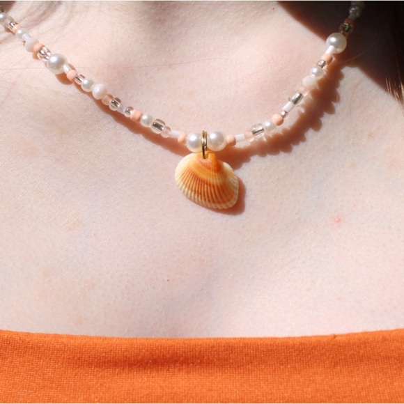Handmade peach real shell necklace gold clasp glass beads - Picture 1 of 9